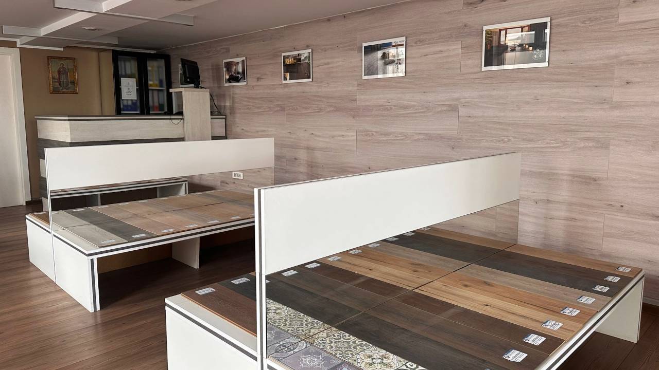 Showroom u Beogradu, deo izloženih uzoraka laminata